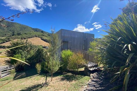 Photo of property in 16a Cornwall Street, Picton, 7220