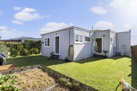 Photo of property in 34 Dakota Avenue, Beach Haven, Auckland, 0626