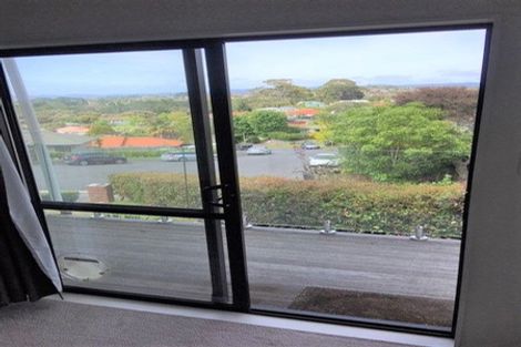 Photo of property in 15 Van Dyke Place, West Harbour, Auckland, 0618