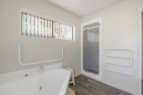 Photo of property in 2 Gibbs Place, Kinloch, Taupo, 3377