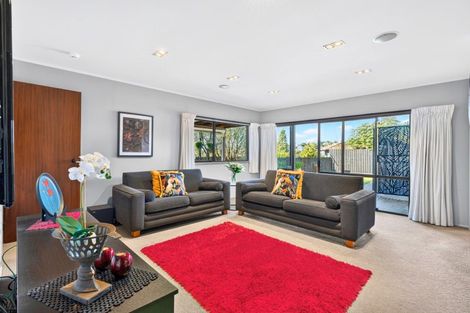 Photo of property in 4 Valdese Rise, Browns Bay, Auckland, 0630