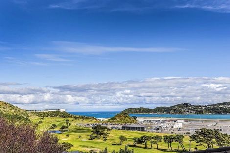 Photo of property in 5 Bunker Way, Strathmore Park, Wellington, 6022