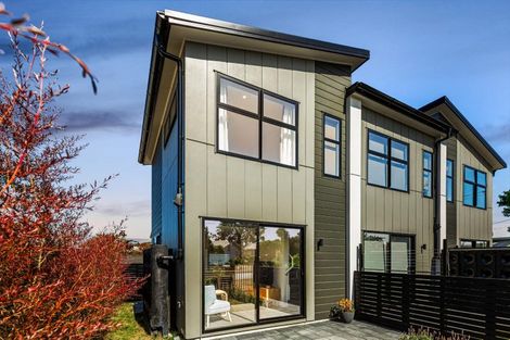 Photo of property in 2/66 Metcalfe Road, Ranui, Auckland, 0612