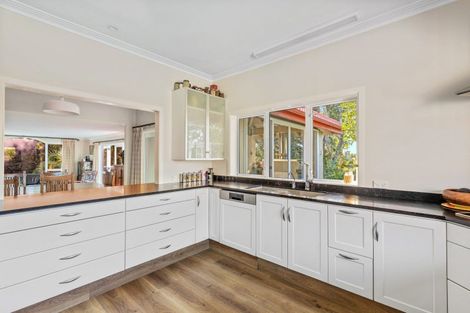 Photo of property in 305 Mangorei Road, Merrilands, New Plymouth, 4312