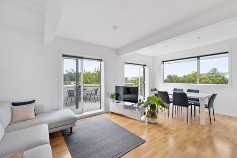Photo of property in 13/18 Parr Terrace, Castor Bay, Auckland, 0620