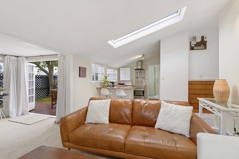 Photo of property in 147a Holly Road, St Albans, Christchurch, 8014