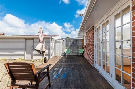 Photo of property in 9 Paton Avenue, Te Atatu South, Auckland, 0610