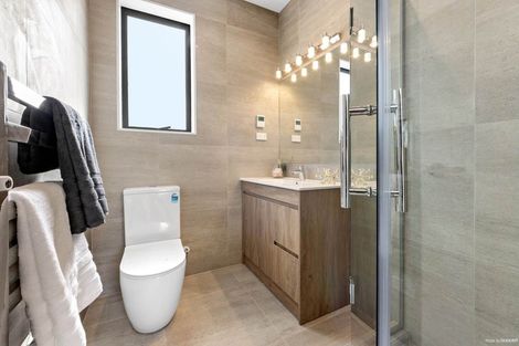 Photo of property in 37c Kingdale Road, Henderson, Auckland, 0610