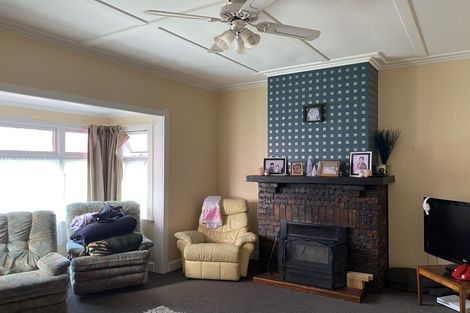 Photo of property in 16 Gloag Street, Waverley, 4510