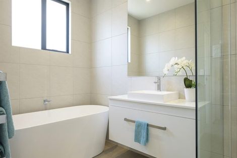 Photo of property in 20 Melandra Road, Stanmore Bay, Whangaparaoa, 0932