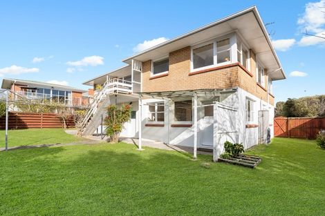 Photo of property in 25 The Crest, Sunnyhills, Auckland, 2010