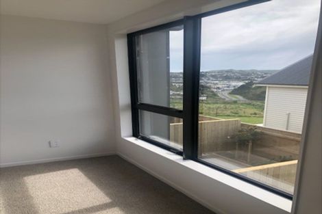 Photo of property in 2/62 Spenmoor Street, Newlands, Wellington, 6037