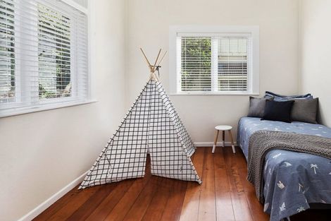 Photo of property in 39 Karepa Street, Brooklyn, Wellington, 6021