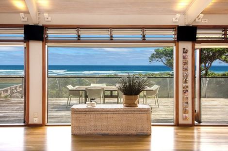 Photo of property in 87 Marine Parade North, Piha, 0772