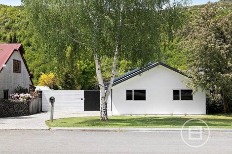 Photo of property in 81 Devon Street, Arrowtown, 9302