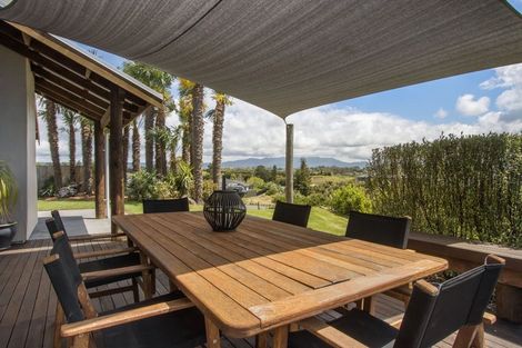 Photo of property in 340 Omokoroa Road, Omokoroa, 3114