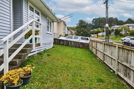 Photo of property in 44 Cardiff Crescent, Cannons Creek, Porirua, 5024