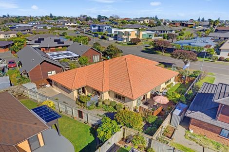 Photo of property in 76 Hillcrest Road North, Raumati Beach, Paraparaumu, 5032