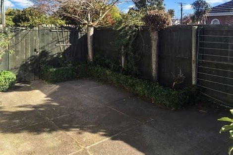 Photo of property in 2/15 Jeffreys Road, Fendalton, Christchurch, 8052