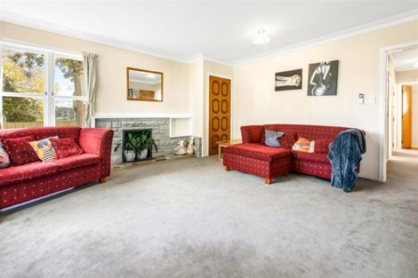 Photo of property in 17 Albert Road, Kelston, Auckland, 0602