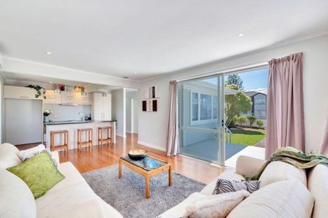 Photo of property in 19 Beaubank Road, Kelston, Auckland, 0602
