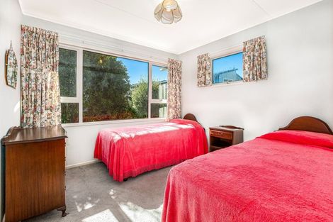 Photo of property in 22 Bushey Way, Maungaraki, Lower Hutt, 5010