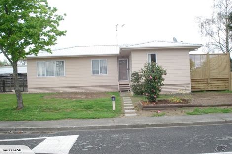 Photo of property in 2 Beadle Place, St Andrews, Hamilton, 3200