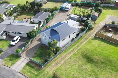 Photo of property in 5 Aranui Avenue, Waitarere Beach, Levin, 5510