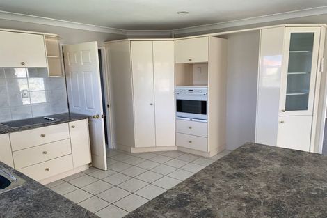 Photo of property in 162 Lakeside Drive, Orewa, 0931