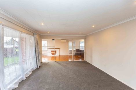 Photo of property in 17 Brookby Crescent, Avonhead, Christchurch, 8042