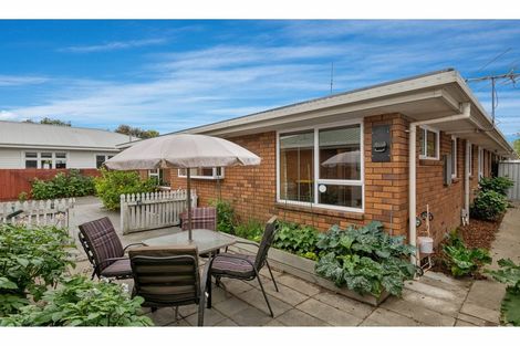 Photo of property in 2/5 Broadbent Street, Riccarton, Christchurch, 8041