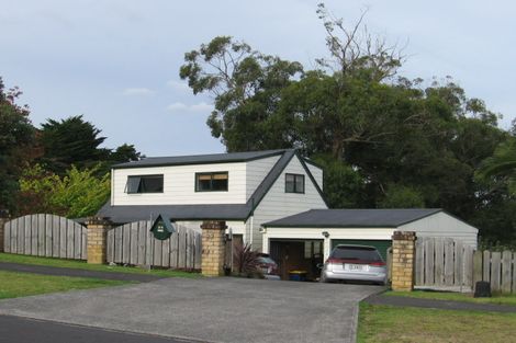 Photo of property in 33 Elizabeth Drive, West Harbour, Auckland, 0618