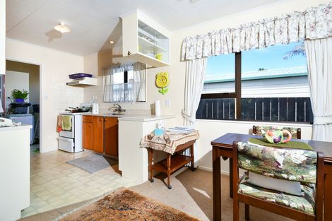 Photo of property in 1/94 Roberts Road, Te Atatu South, Auckland, 0610