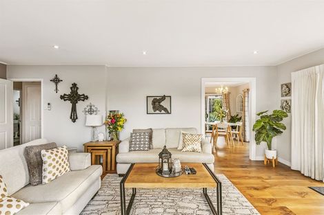 Photo of property in 1/57 Sunset Road, Totara Vale, Auckland, 0629