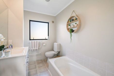 Photo of property in 1/27 Roanoke Way, Albany, Auckland, 0632