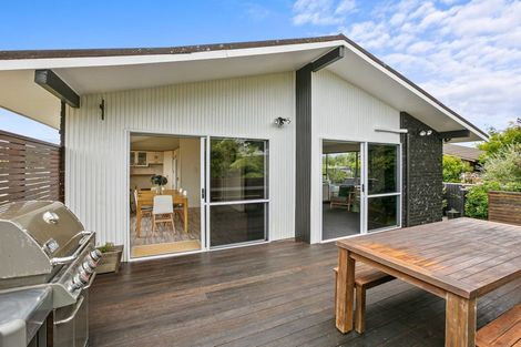 Photo of property in 3 La Salle Drive, Westown, New Plymouth, 4310
