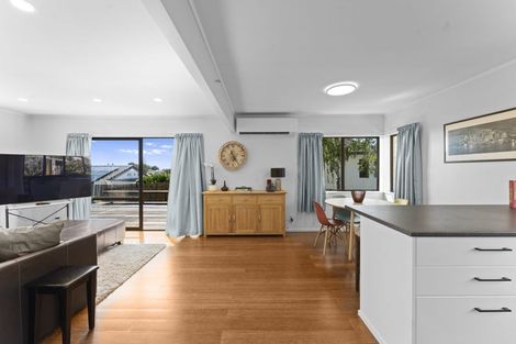 Photo of property in 74b Bradbury Road, Botany Downs, Auckland, 2010