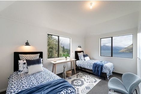 Photo of property in 67 Wynyard Crescent, Fernhill, Queenstown, 9300