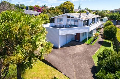 Photo of property in 20 Felgrove Street, Glendene, Auckland, 0602