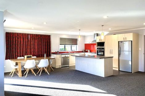 Photo of property in 3a Oxford Crescent, Ebdentown, Upper Hutt, 5018