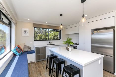 Photo of property in 3 Greenridge Lane, Merrilands, New Plymouth, 4312