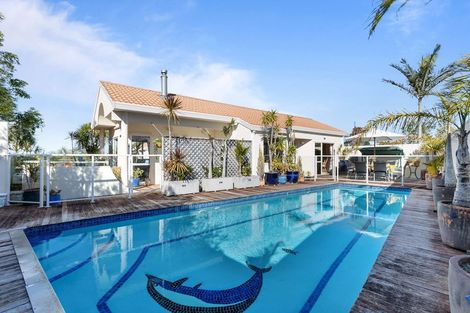 Photo of property in 8 Caversham Drive, Torbay, Auckland, 0630