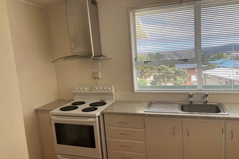 Photo of property in 35a Edgecombe Street, Newlands, Wellington, 6037