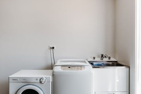 Photo of property in 68 Bert Wall Drive, Omokoroa, 3114