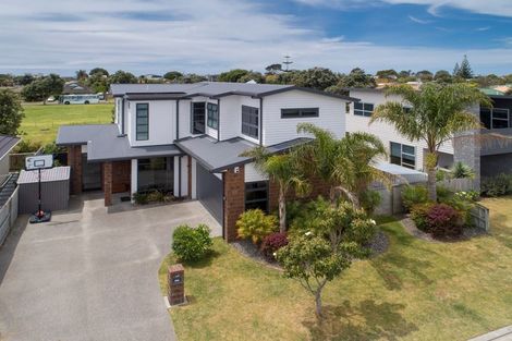 Photo of property in 6 Ella Place, Papamoa Beach, Papamoa, 3118