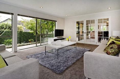 Photo of property in 13 La Roche Place, Northcote, Auckland, 0627