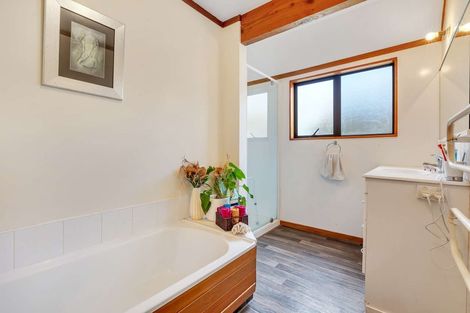 Photo of property in 18 Bay View Road, Cable Bay, 0420