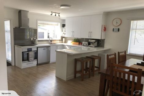 Photo of property in 3 Woodstock Place, Hokowhitu, Palmerston North, 4410