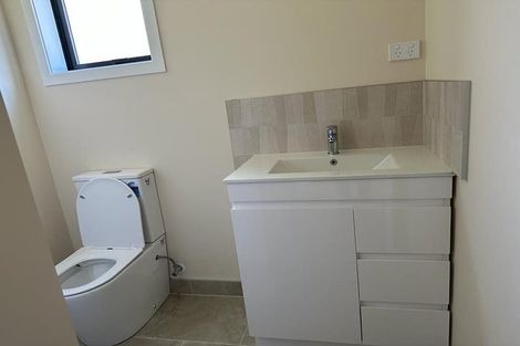 Photo of property in 300 Sturges Road, Henderson Valley, Auckland, 0612