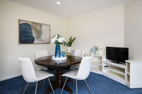 Photo of property in 16 Cloake Way, Palmerston North, 4414